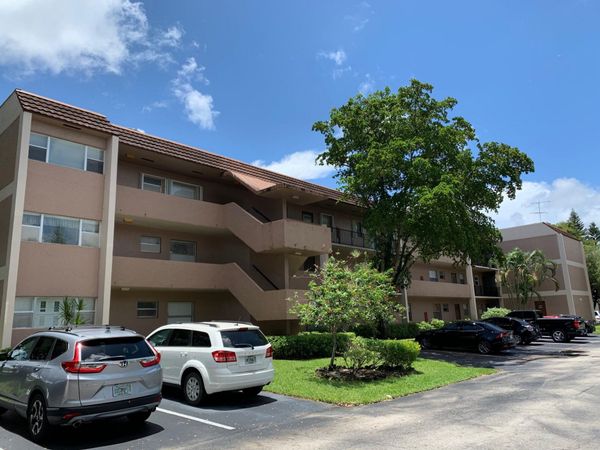 8350 Sands Point Boulevard, Unit E202, Tamarac, FL 33321