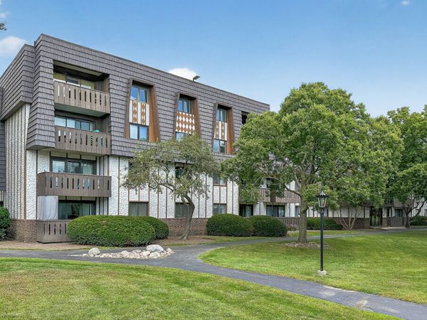 13200 W Heiden Circle , Unit 2411, Lake Bluff, IL 60044