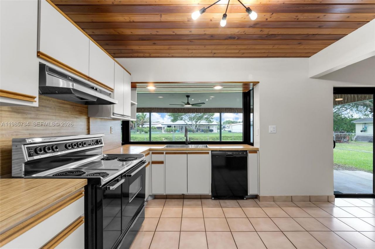 9454 Sterling Dr, Cutler Bay, FL 33157 Photo