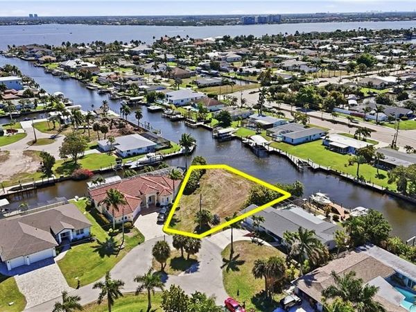 5357 Majestic CT, CAPE CORAL, FL 33904