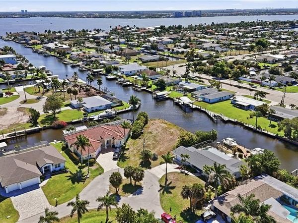 5357 Majestic CT, CAPE CORAL, FL 33904