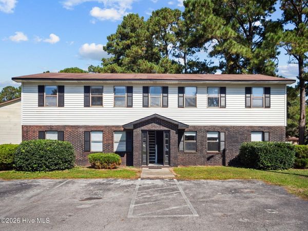 102 Ravenwood Drive, Unit B, Jacksonville, NC 28546