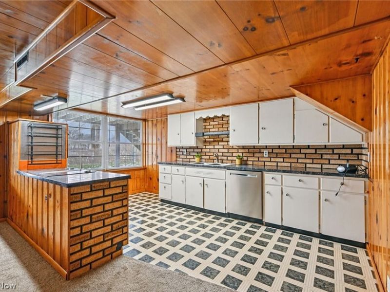 3932 S Main Street, Akron, OH 44319 Photo 9