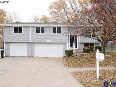 5200 Tipperary Trail, Lincoln, NE 68512