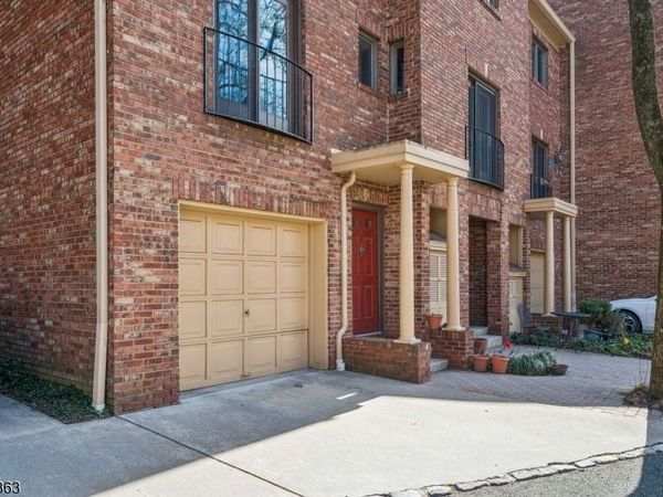 17 Mews Ln, South Orange, NJ 07079