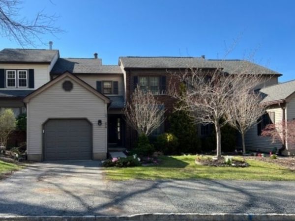 64 Goldfinch Dr, Allamuchy, NJ 07840