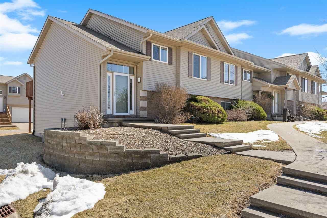 40 Jefferson Ln, North Liberty, IA 52317 Main Photo