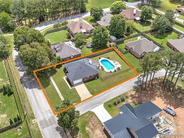 2046 Pine Woods Road, Springdale, AR 72762