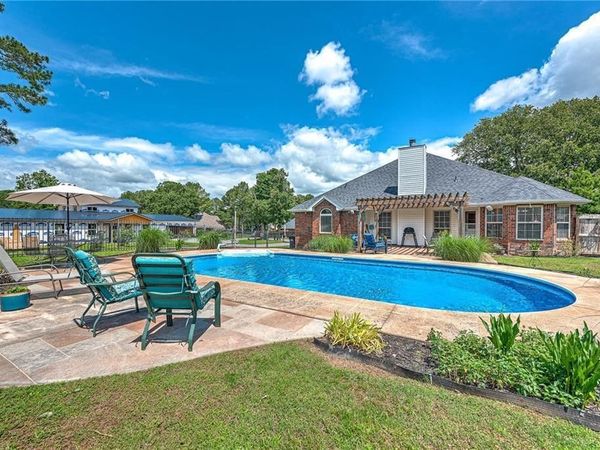 2046 Pine Woods Road , Springdale, AR 72762