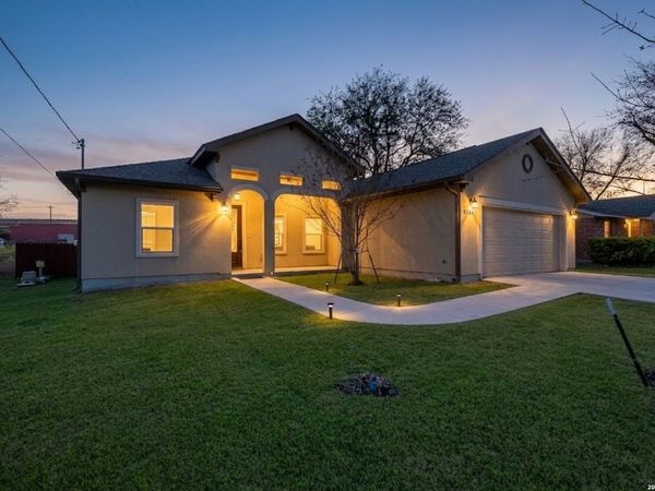 8366 Ventura Blvd, Selma, TX 78154