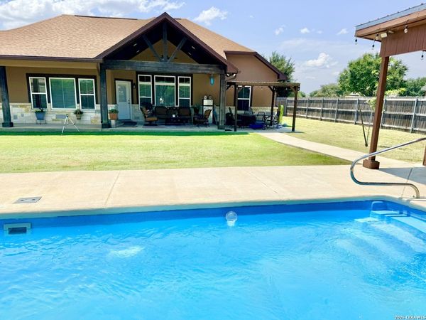 149 W Short Meadow Dr, Lytle, TX 78052