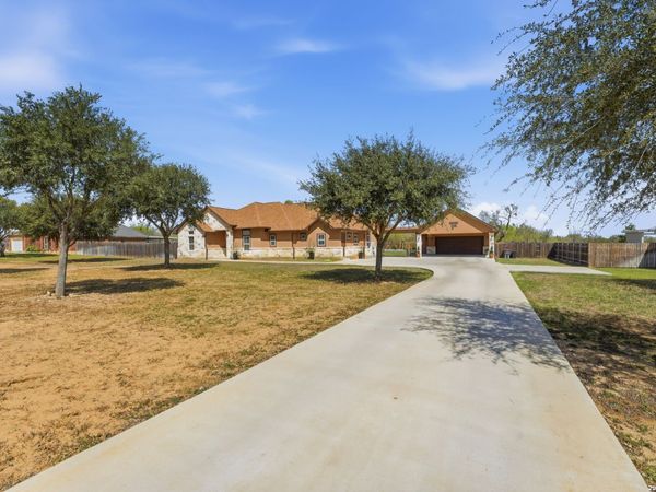 149 W Short Meadow Dr, Lytle, TX 78052