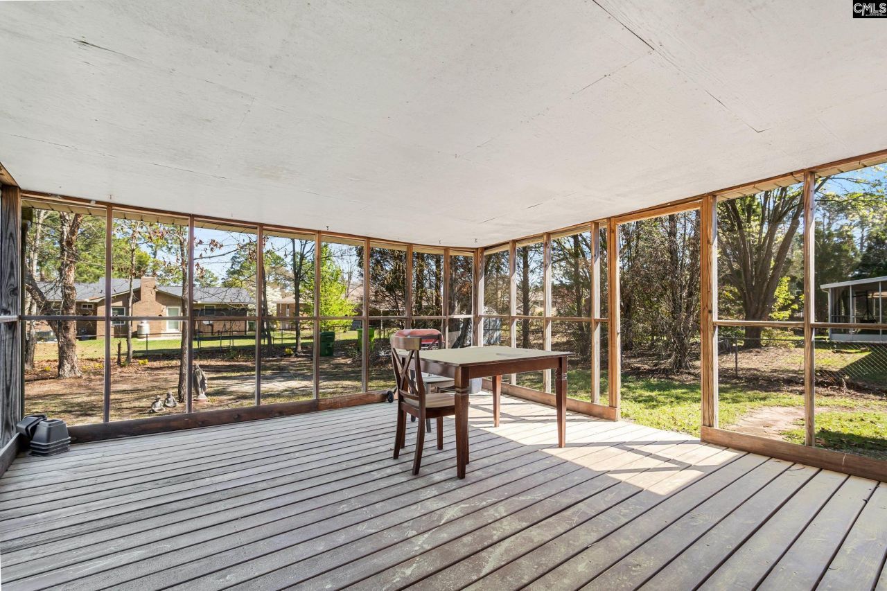 525 Arcola Drive Photo 4