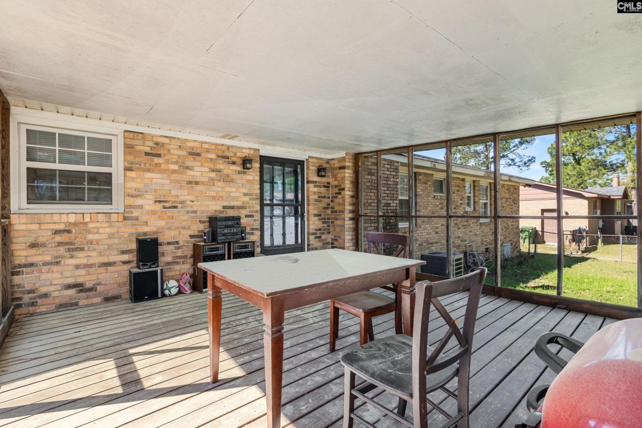 525 Arcola Drive Photo 5