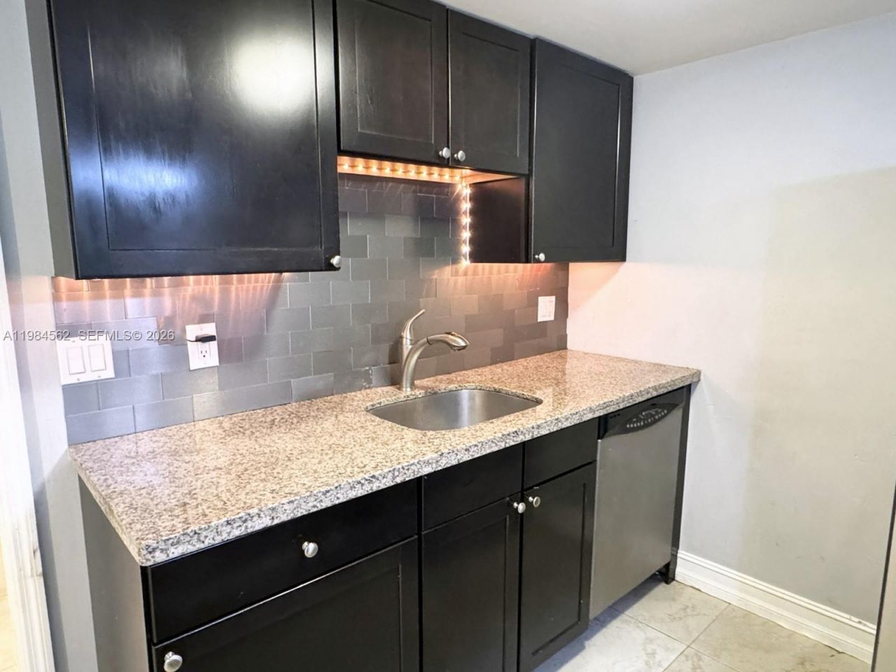 1455 Holly Heights Dr, Unit 17, Fort Lauderdale, FL 33304 Photo