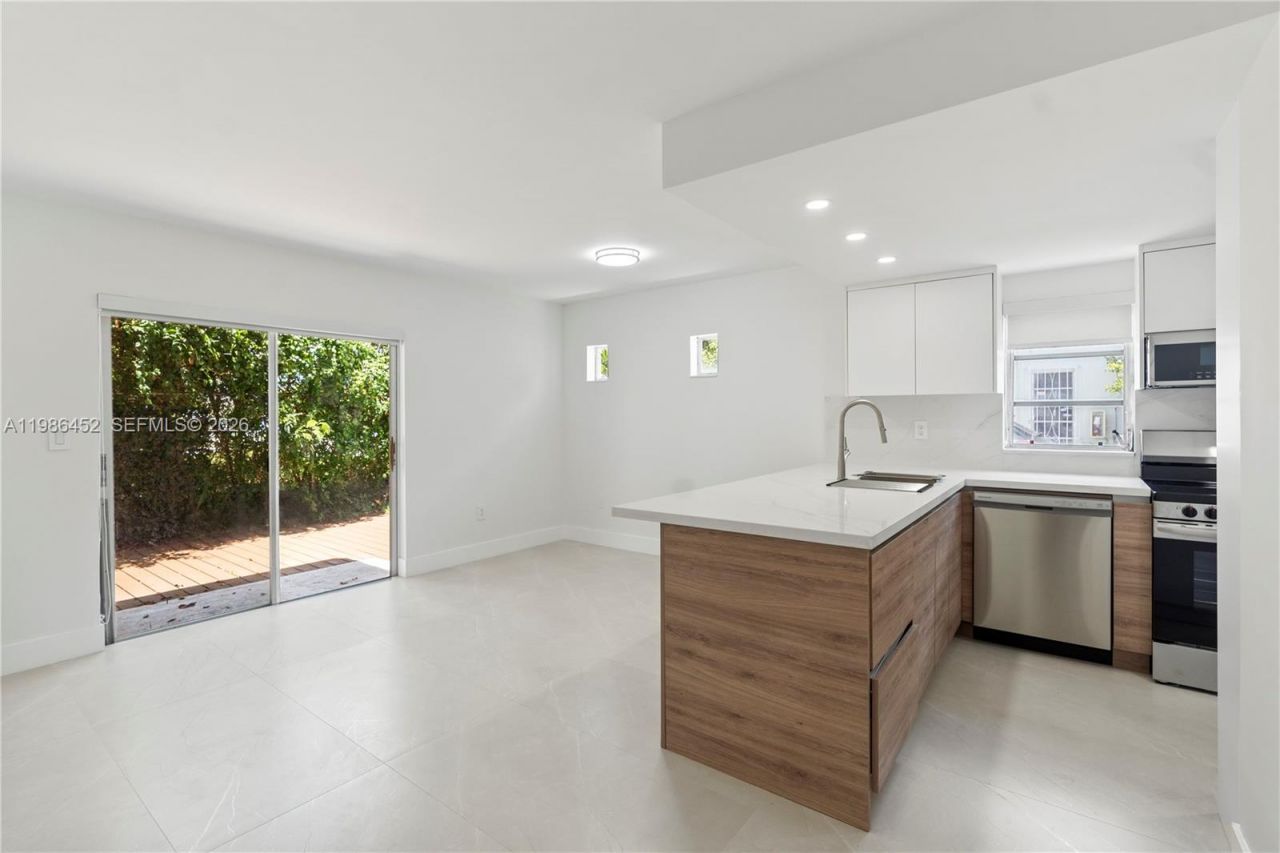 3597 SW 17th St, Unit 3597, Miami, FL 33145 Photo