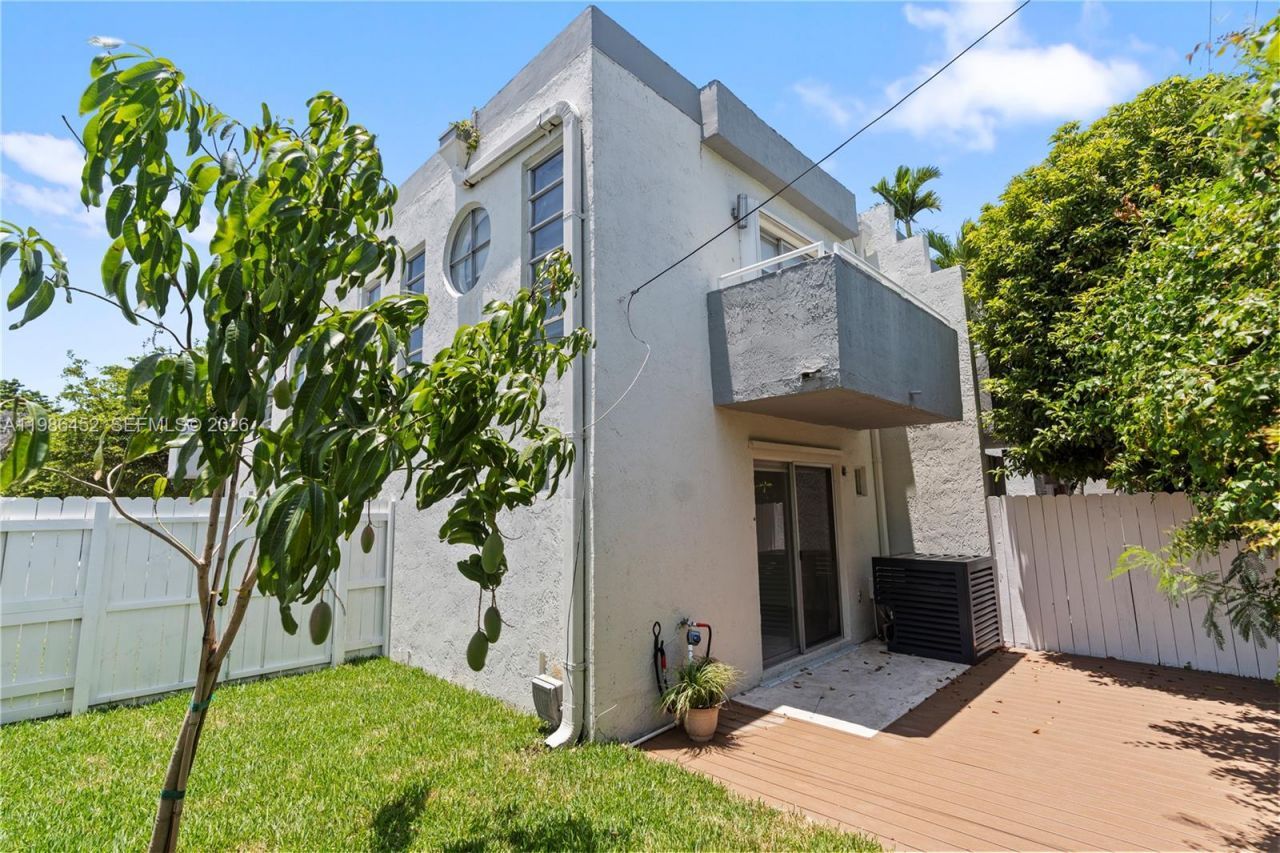 3597 SW 17th St, Unit 3597, Miami, FL 33145 Photo