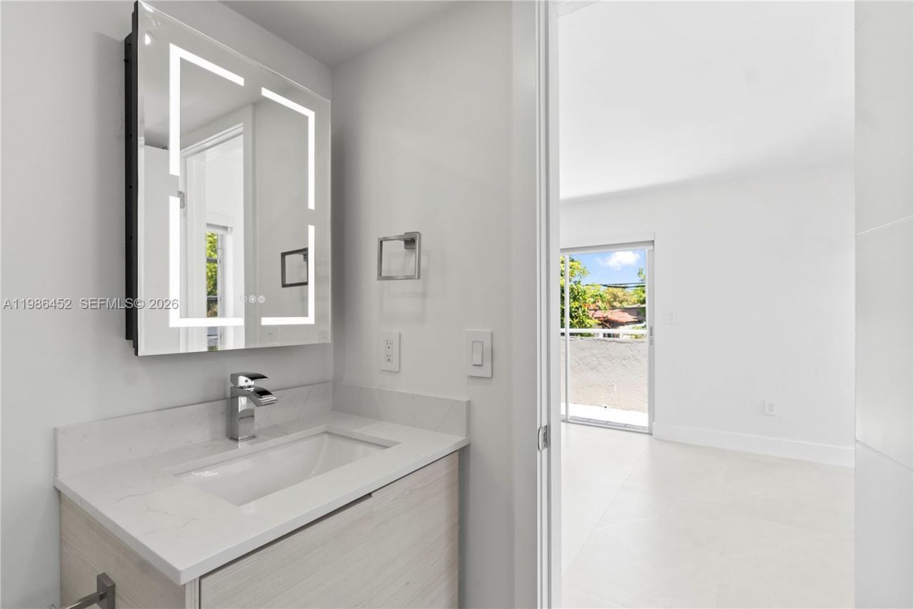 3597 SW 17th St, Unit 3597, Miami, FL 33145 Photo