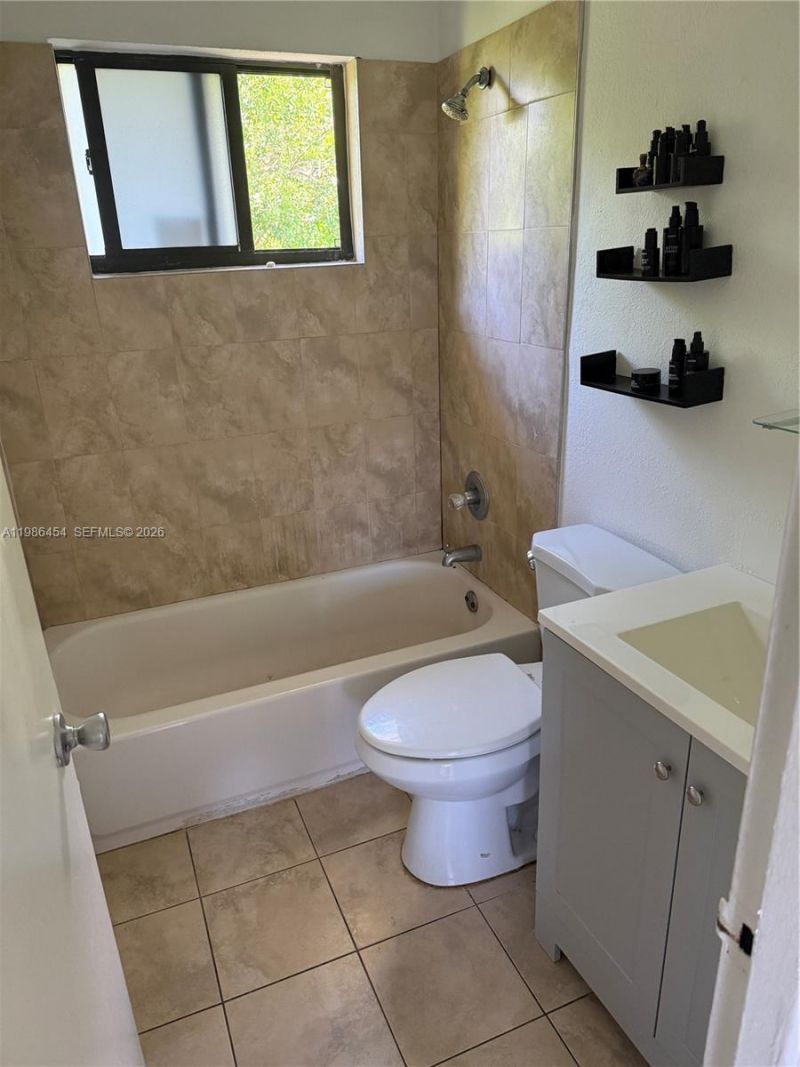 180 NE 71st St, Unit 9, Miami, FL 33138 Photo