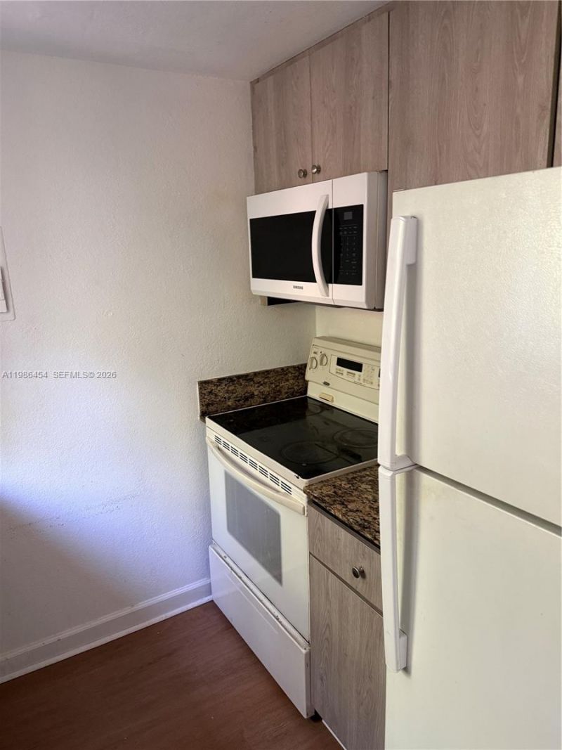 180 NE 71st St, Unit 9, Miami, FL 33138 Photo