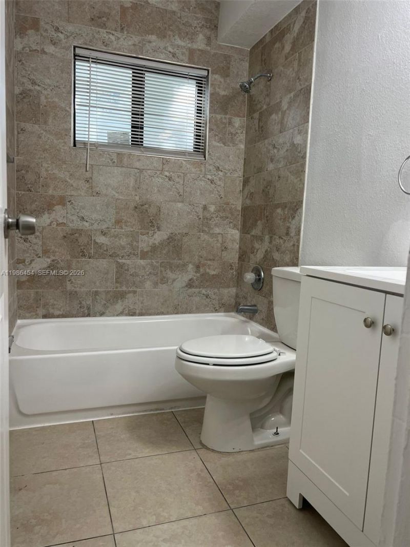 180 NE 71st St, Unit 3, Miami, FL 33138 Photo