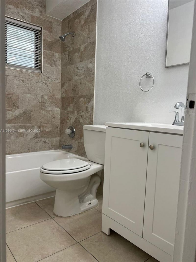 180 NE 71st St, Unit 3, Miami, FL 33138 Photo