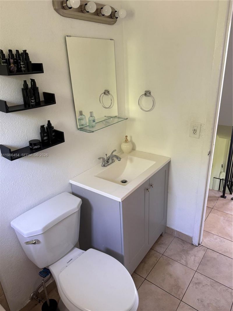 180 NE 71st St, Unit 9, Miami, FL 33138 Photo