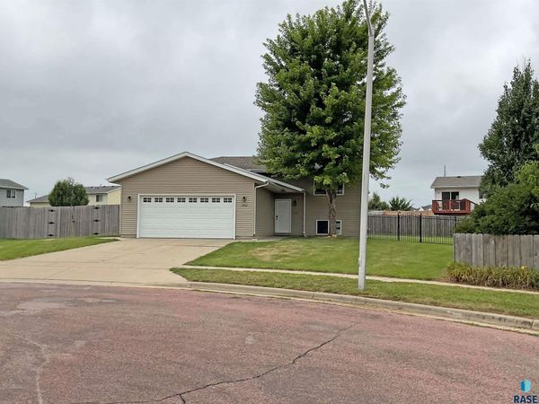 3901 N Briggs Cir, Sioux Falls, SD 57107