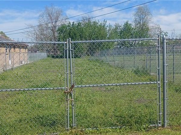 48818 N PRIEUR Street , New Orleans, LA 70117