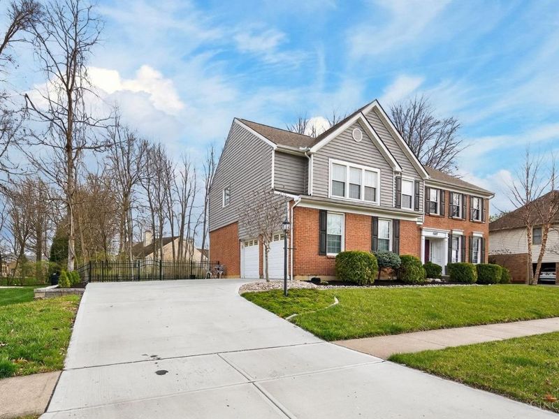 9607 Old Village Drive, Loveland, OH 45140 Photo 2