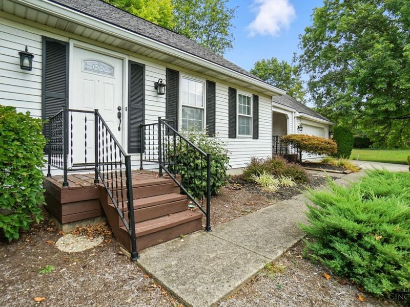 8253 Lake Ridge Drive, West Chester, OH 45069 Photo 1