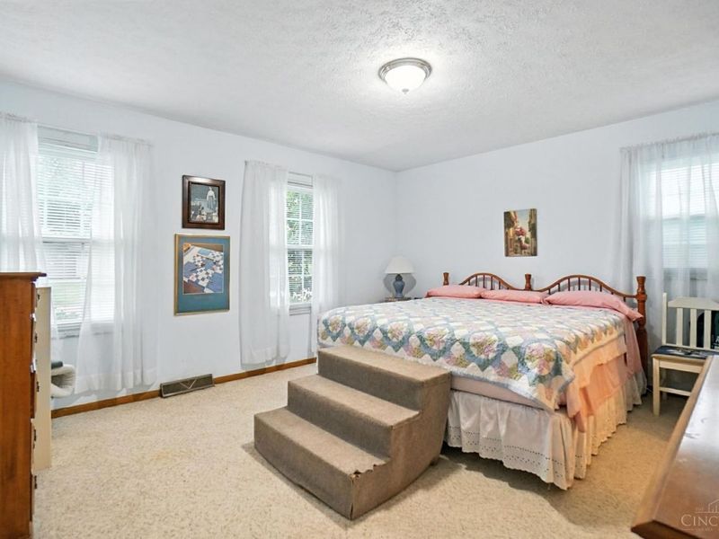 8253 Lake Ridge Drive, West Chester, OH 45069 Photo 11