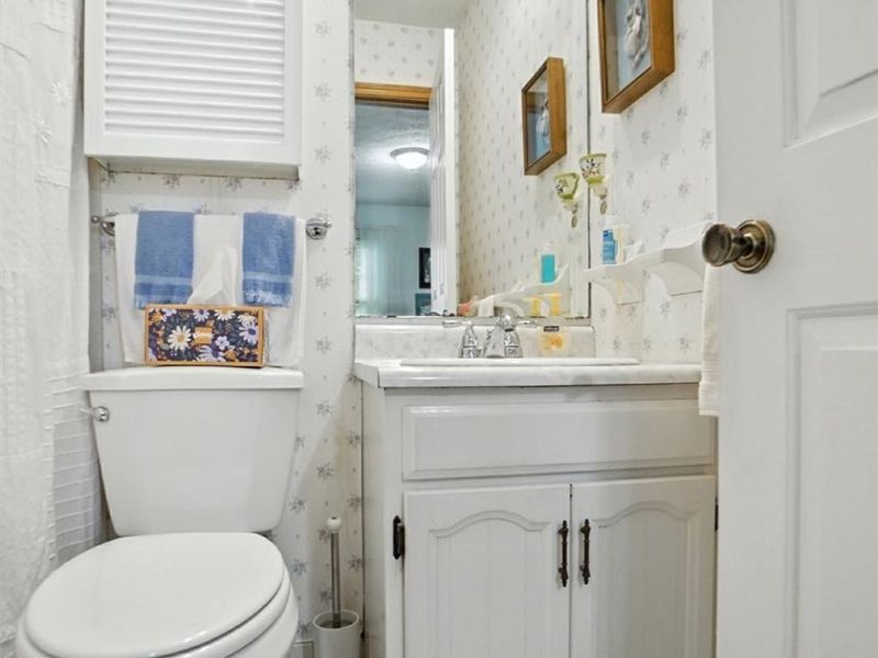 8253 Lake Ridge Drive, West Chester, OH 45069 Photo 13