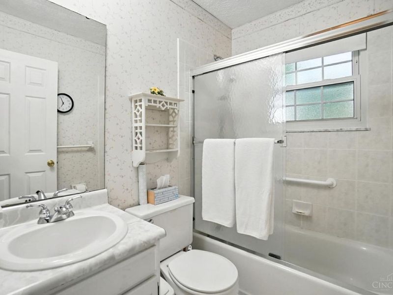 8253 Lake Ridge Drive, West Chester, OH 45069 Photo 23