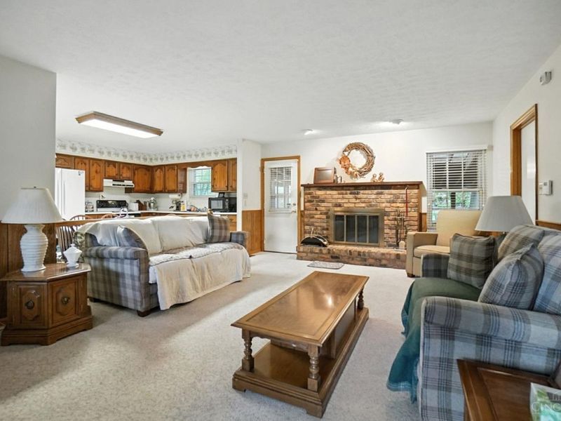 8253 Lake Ridge Drive, West Chester, OH 45069 Photo 4