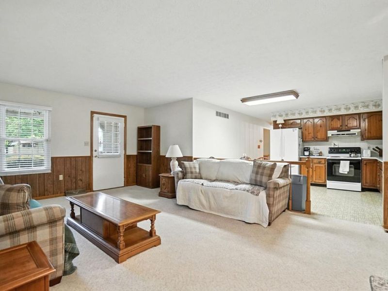 8253 Lake Ridge Drive, West Chester, OH 45069 Photo 6