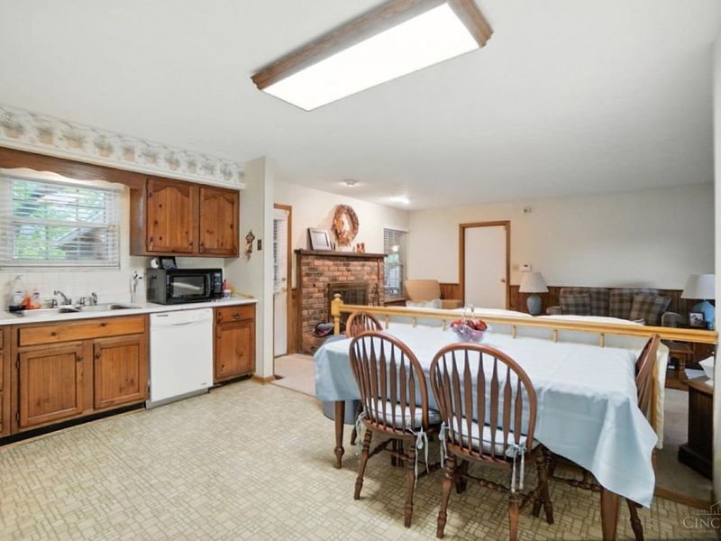 8253 Lake Ridge Drive, West Chester, OH 45069 Photo 8