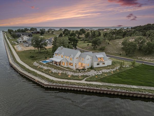 6736 Saugatuck Beach Road, Saugatuck, MI 49453