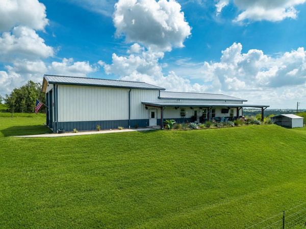 7047 Falke Heinrich RD, Schulenburg, TX 78956