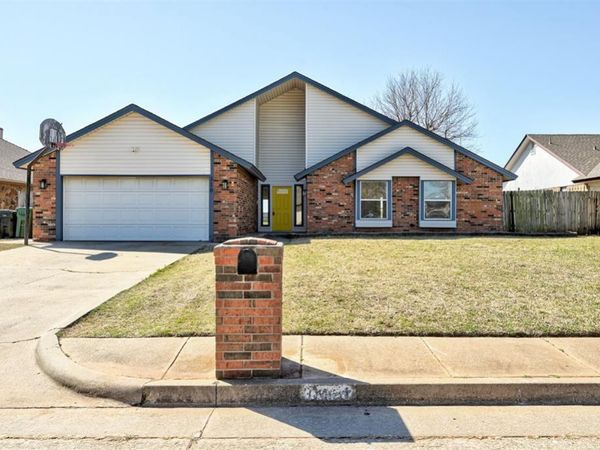 316 E Olympic Drive, Yukon, OK 73099