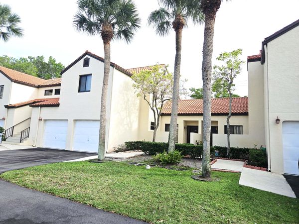 16 Vía De Casas Sur, Unit 103, Boynton Beach, FL 33426