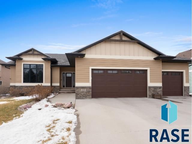 205 N Fairway Dr Brandon, SD 57005