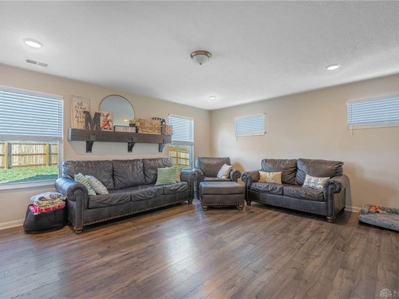 1512 Knightsbridge Court, Carlisle, OH 45005 Photo 2