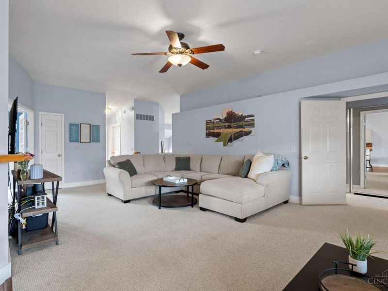 1122 Featherstone Court, Milford, OH 45150 Photo 7