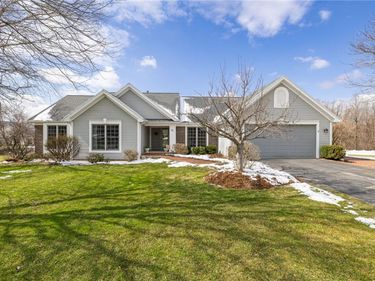 41 Broadmoor Trail, Fairport, NY 14450