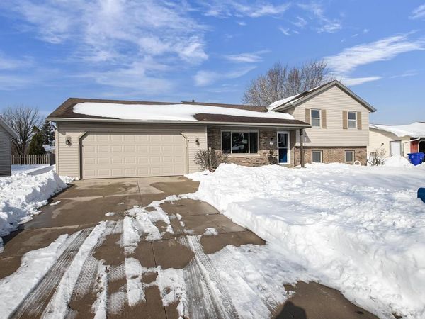 39 WELCOME CIRCLE, Appleton, WI 54915