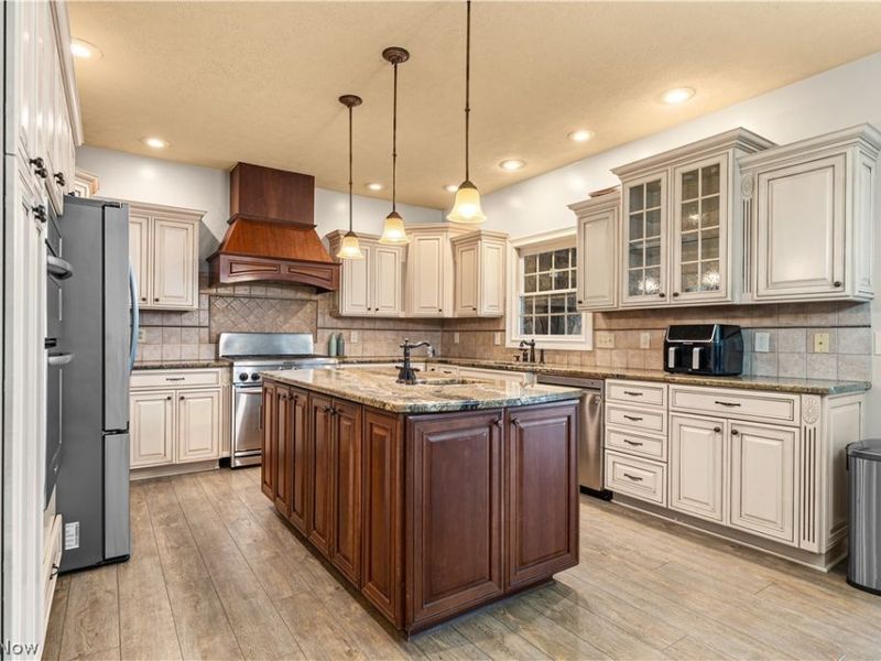 1215 Greenmont Circle, Vienna, WV 26105 Photo 12