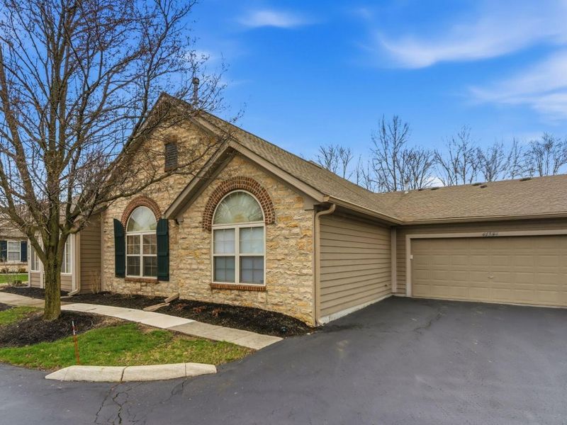 4154 WINDBUD Drive , Unit 10, New Albany, OH 43054 Photo 3