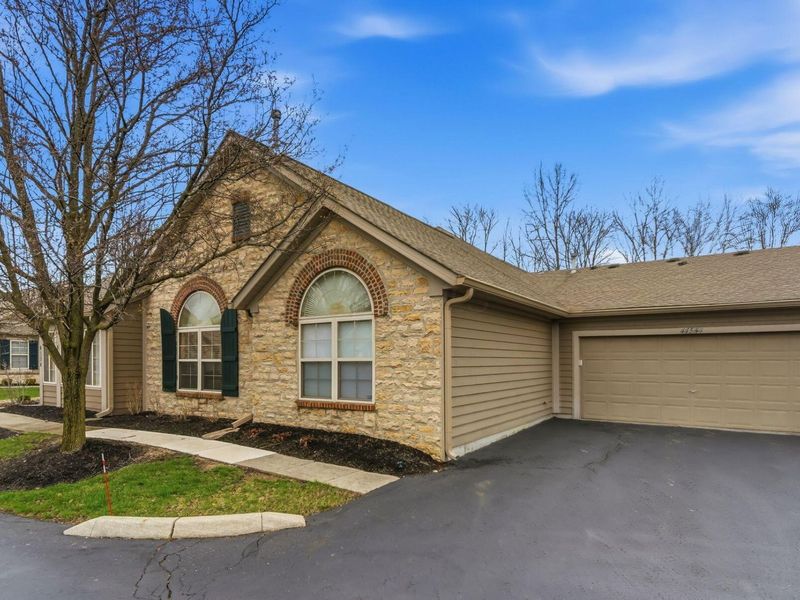 4154 WINDBUD Drive, Unit 10, New Albany, OH 43054 Photo 5