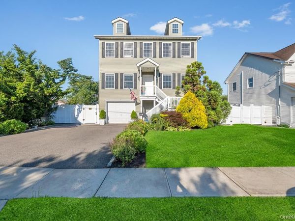 49 Lester Avenue , Freeport, NY 11520